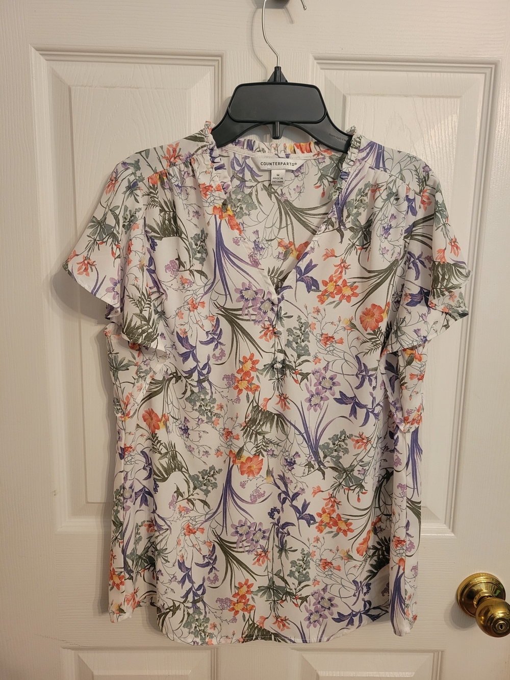 Counterparts White Floral Split-Neck Flutter Sleeve Blouse